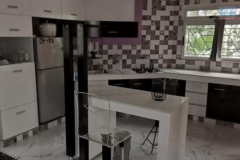 Exceptional 120 m² duplex with a 170 m² landscaped garden in The Vale – A rare and unique property