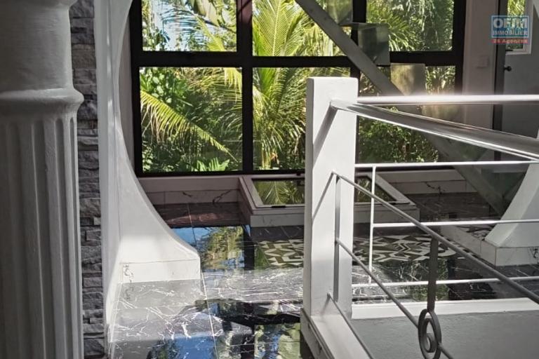 Exceptional 120 m² duplex with a 170 m² landscaped garden in The Vale – A rare and unique property