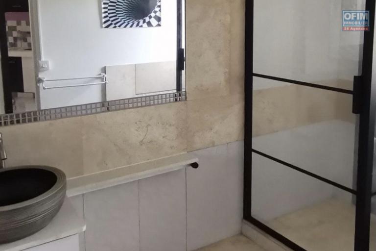 Exceptional 120 m² duplex with a 170 m² landscaped garden in The Vale – A rare and unique property