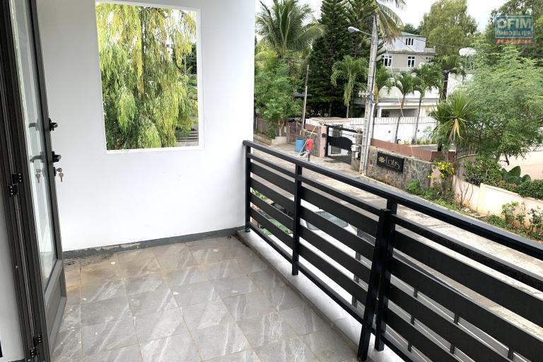 Flic En Flac apartment for rent with three en-suite air-conditioned rooms, communal swimming pool and parking.