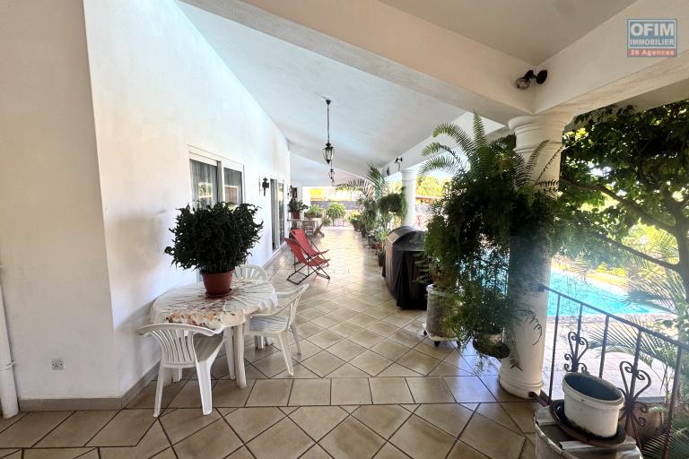 ALBION – FOR SALE – Spacious family villa with separate apartment, swimming pool and garage
