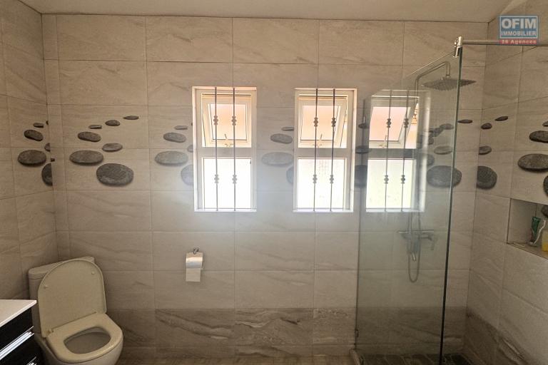 ALBION – FOR SALE – Spacious family villa with separate apartment, swimming pool and garage