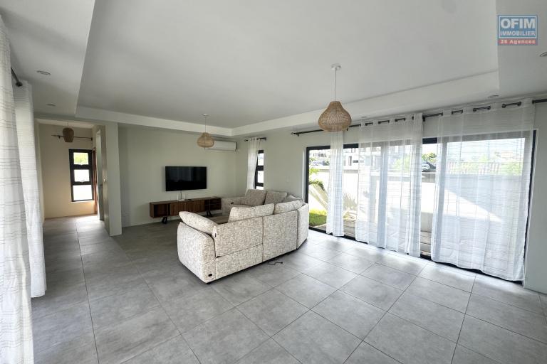  Flic en Flac for sale beautiful 4 bedroom villa delivery June 2025 with ocean view, swimming pool and garage located in a residential and secure area.
