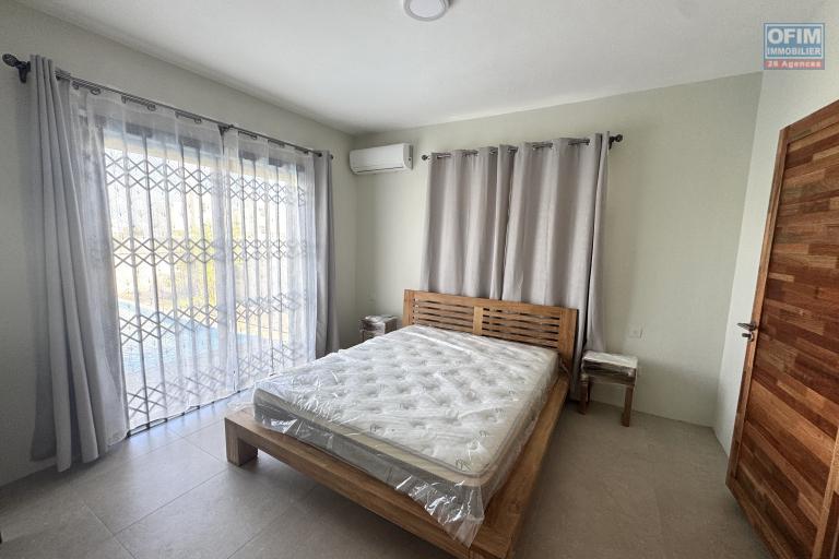 Sale House / Villa FLIC EN FLAC - ALBION – photo 7 of 12 – Bright bedroom