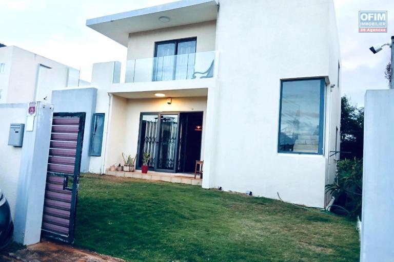 Albion, pleasant and recently built 3-bedroom villa with plunge pool for rent, located in a quiet residential area.