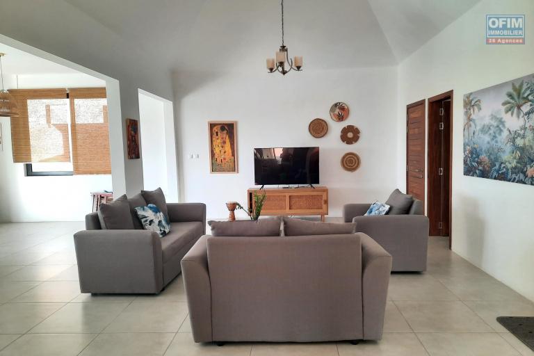 Sale House / Villa TAMARIN - RIVIERE NOIRE - MORNE – photo 6 of 16 – Bright living room