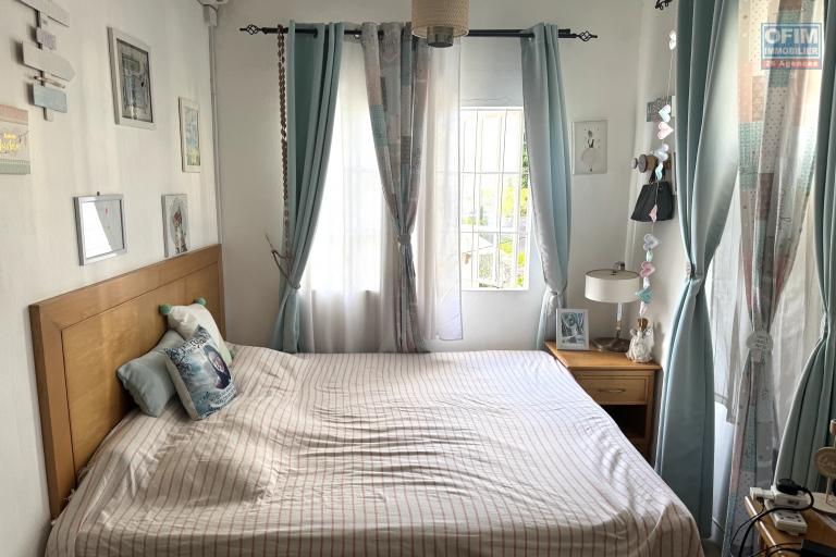 EXCLUSIVE &ndash; FLIC EN FLAC &ndash; RARE FIND BY THE SEA