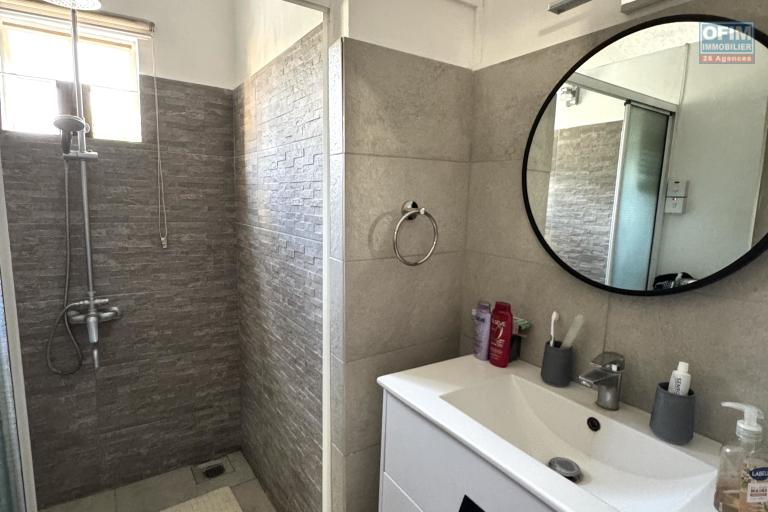 EXCLUSIVE &ndash; FLIC EN FLAC &ndash; RARE FIND BY THE SEA