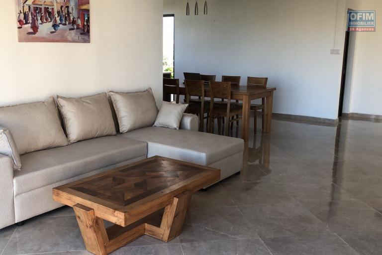 Sale Apartment GRAND BAIE - PEREYBERE - POINTE AUX CANONNIERS – photo 1 of 10 – Bright living area