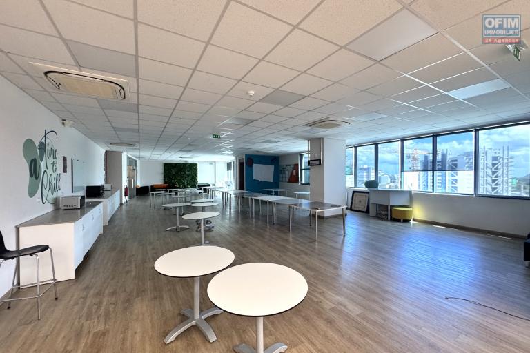 Rental Business premises EBENE – photo 4 of 4 – Bright commercial premises