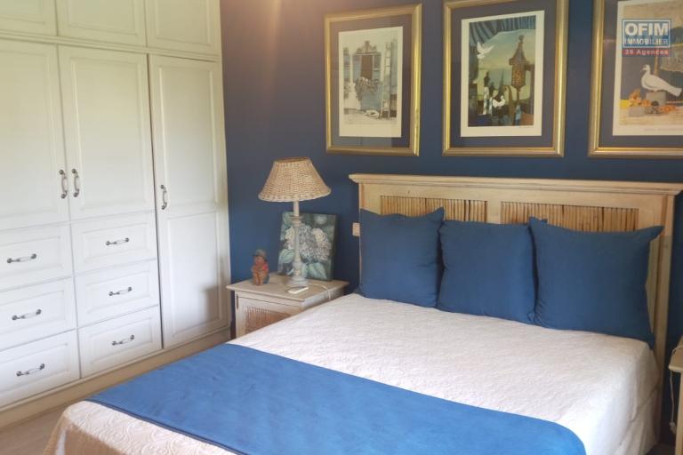 For sale a spacious luxury villa of 505 m2 with swimming pool and beautiful garden in Hillside, Mapou.