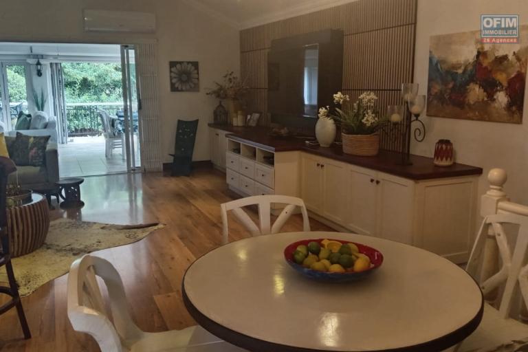 For sale a spacious luxury villa of 505 m2 with swimming pool and beautiful garden in Hillside, Mapou.