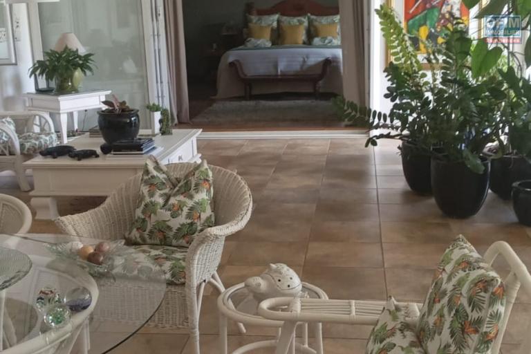 For sale a spacious luxury villa of 505 m2 with swimming pool and beautiful garden in Hillside, Mapou.