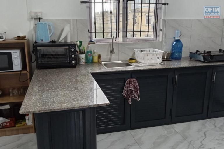 Rental Apartment GRAND BAIE - PEREYBERE - POINTE AUX CANONNIERS – photo 3 of 9 – Fitted kitchen