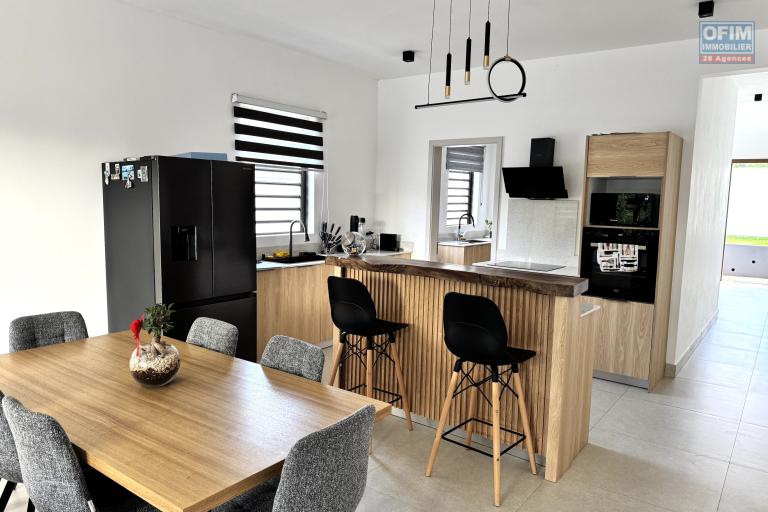 Flic en Flac, Mauritius: For sale, magnificent recent contemporary villa with swimming pool and nature views.