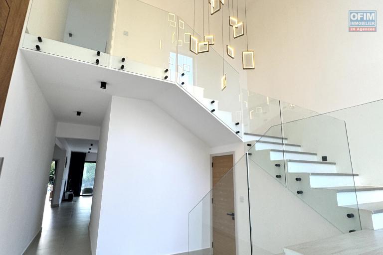 Flic en Flac, Mauritius: For sale, magnificent recent contemporary villa with swimming pool and nature views.