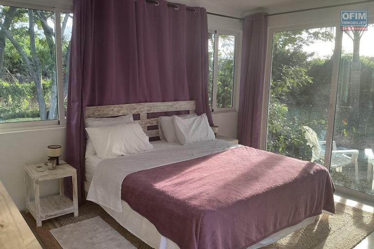 FOR RENT / Large 3-bedroom villa with annex (2 bedrooms) and 2100 m2 of garden / CALODYNE - Mauritius