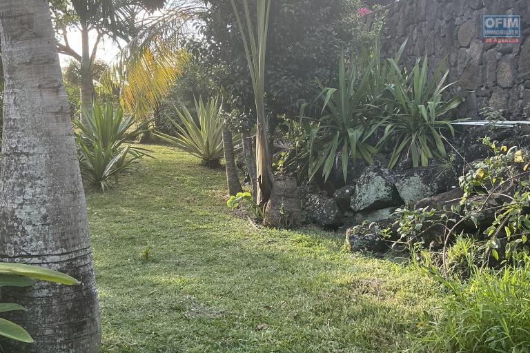 FOR RENT / Large 3-bedroom villa with annex (2 bedrooms) and 2100 m2 of garden / CALODYNE - Mauritius