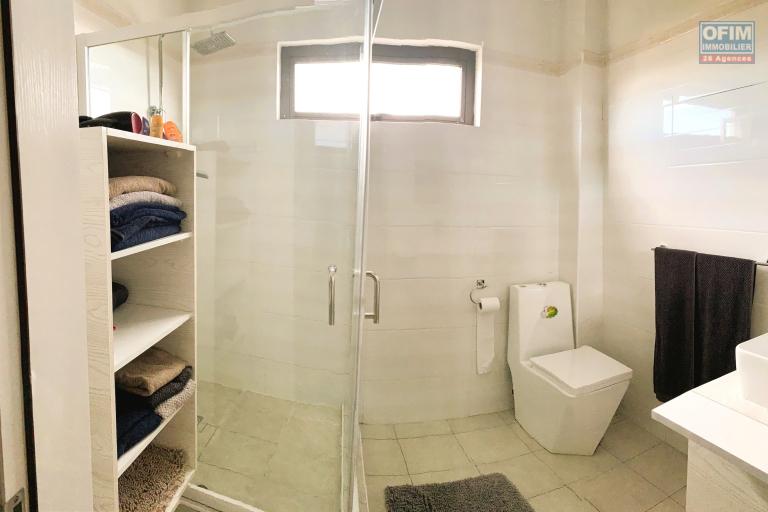 For sale: 3-bedroom top-floor apartment with jacuzzi and open views in Flic en Flac. Breathtaking views • Elevator access • Just a few steps from the beach