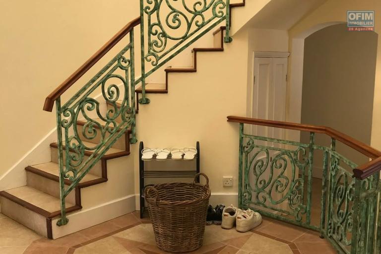 MELVILLE - Exceptional villa for rent with 4 bedrooms. &ndash; A haven of peace just steps from the beach
