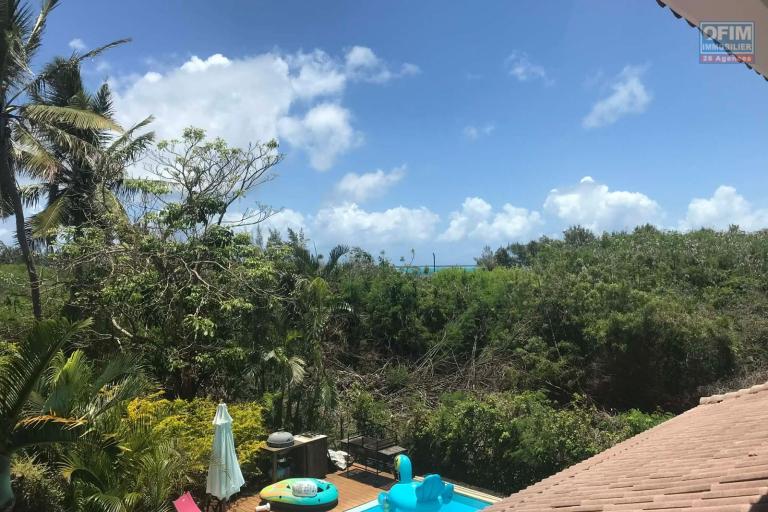 MELVILLE - Exceptional villa for rent with 4 bedrooms. &ndash; A haven of peace just steps from the beach