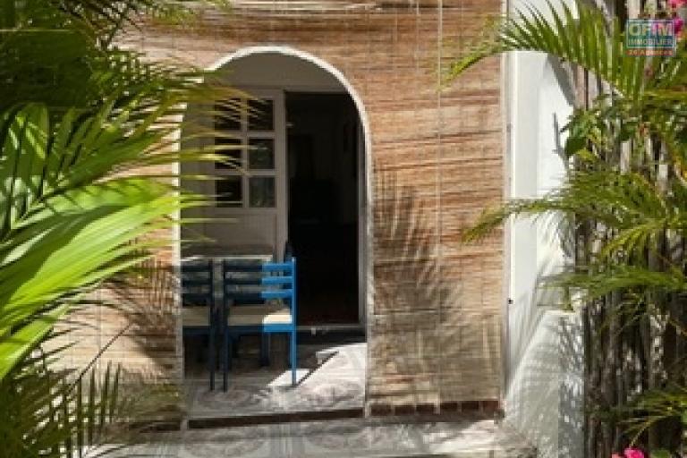 For rent – 3-bedroom triplex with pool in Pereybère