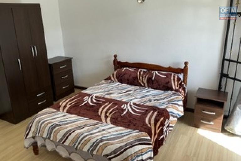 For rent – 3-bedroom triplex with pool in Pereybère