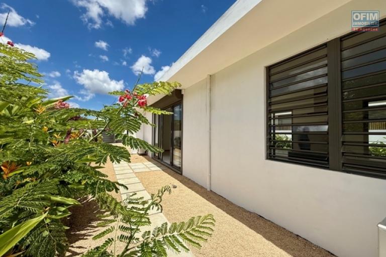 4-bedroom villa with pool. Live in luxury and comfort near the Croisette shopping center in Grand Baie, in the private Bois Chandelle residential area.