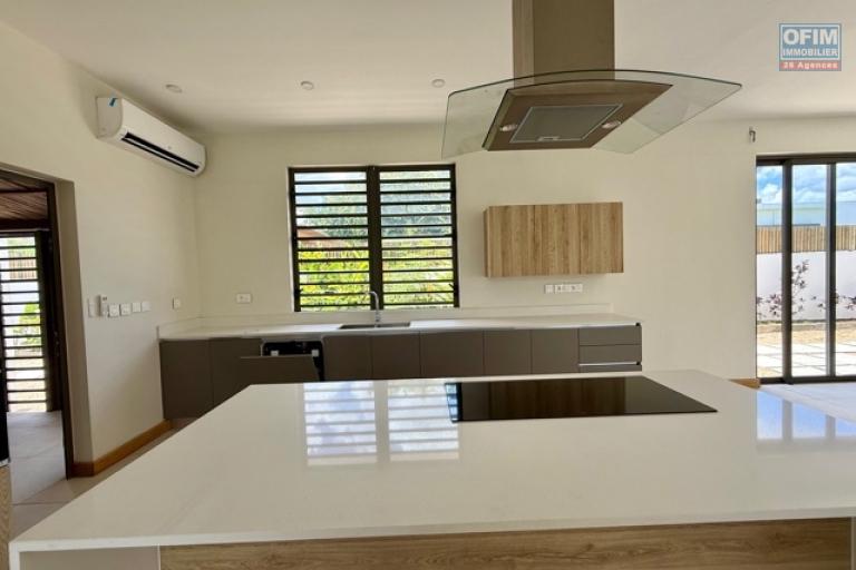 4-bedroom villa with pool. Live in luxury and comfort near the Croisette shopping center in Grand Baie, in the private Bois Chandelle residential area.