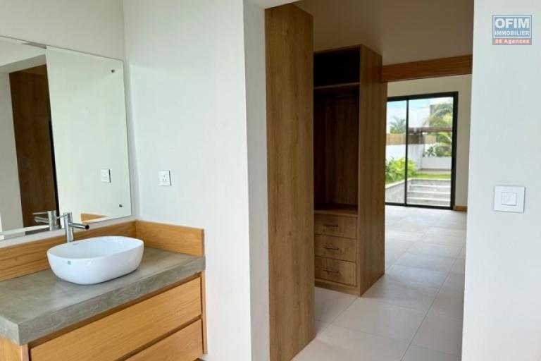 4-bedroom villa with pool. Live in luxury and comfort near the Croisette shopping center in Grand Baie, in the private Bois Chandelle residential area.