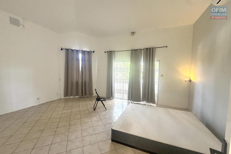 For Rent in Flic en Flac, Mauritius – Spacious 5-Bedroom Villa with Garage, Close to the Beach