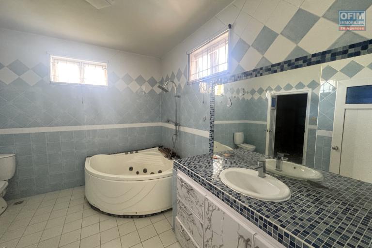 For Rent in Flic en Flac, Mauritius – Spacious 5-Bedroom Villa with Garage, Close to the Beach