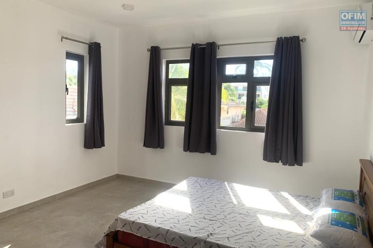 Flic en Flac – For Rent: Pleasant and recently built 2-bedroom apartment located on the second and top floor (no elevator), in a quiet area, just 200 metres from the beach.