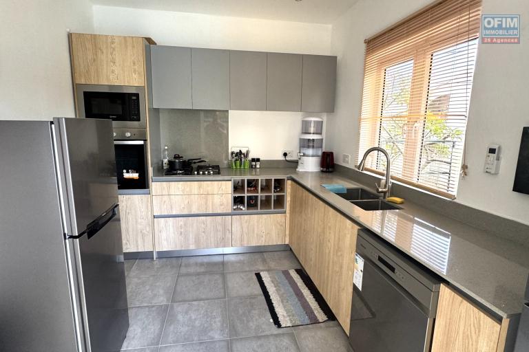 Rental House / Villa FLIC EN FLAC - ALBION – photo 6 of 11 – Fitted open-plan kitchen