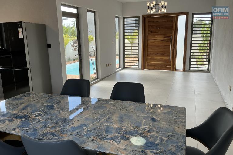 Contemporary Villa (2026) of 270 m² on 9.5 Perches | Rooftop Mountain View & Private Pool | Close to Balaclava & 7 km from École du Nord