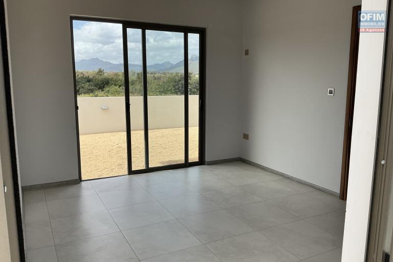 Contemporary Villa (2026) of 270 m² on 9.5 Perches | Rooftop Mountain View & Private Pool | Close to Balaclava & 7 km from École du Nord