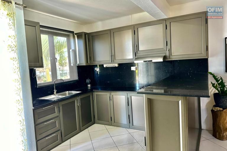 Renting House / Villa FLIC EN FLAC - ALBION – photo 9 of 13 – Fitted open-plan kitchen