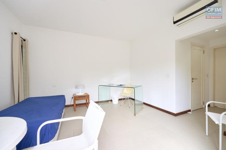 Rental House / Villa MONT CHOISY - TROU AUX BICHES – photo 11 of 15 – Bright living area