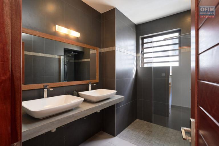 Accessible to foreigners Apartment GRAND BAIE - PEREYBERE - POINTE AUX CANNONIERS – photo 11 of 12