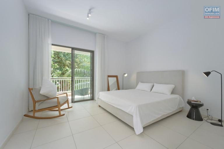 Accessible to foreigners Apartment GRAND BAIE - PEREYBERE - POINTE AUX CANONNIERS – photo 6 of 15 – Bright bedroom