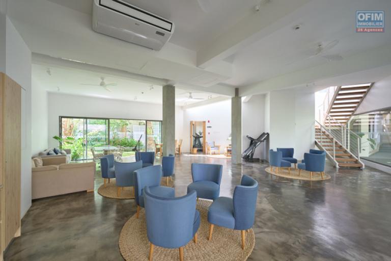 Accessible to foreigners Apartment GRAND BAIE - PEREYBERE - POINTE AUX CANONNIERS – photo 10 of 15 – Bright living area