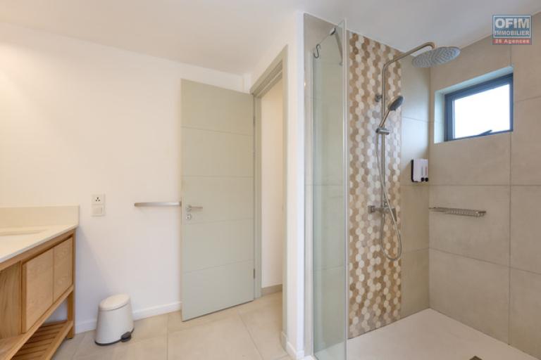 Accessible to foreigners Apartment GRAND BAIE - PEREYBERE - POINTE AUX CANONNIERS – photo 9 of 14 – Shower room