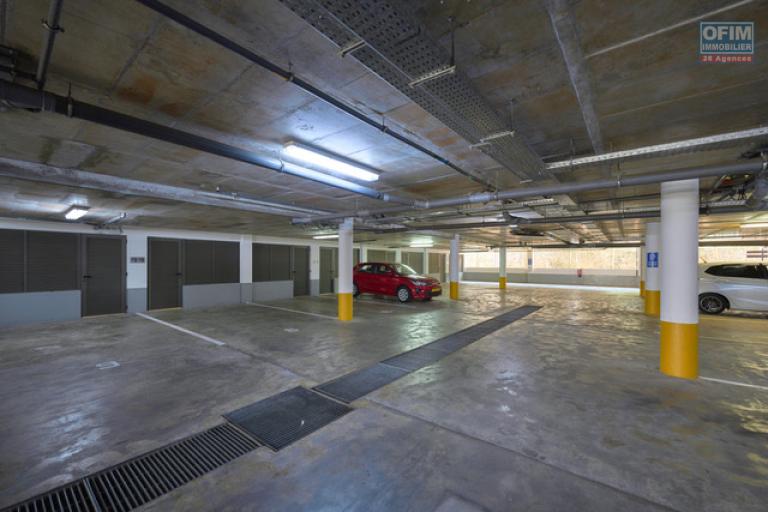 Accessible to foreigners Apartment GRAND BAIE - PEREYBERE - POINTE AUX CANONNIERS – photo 17 of 18 – Parking space