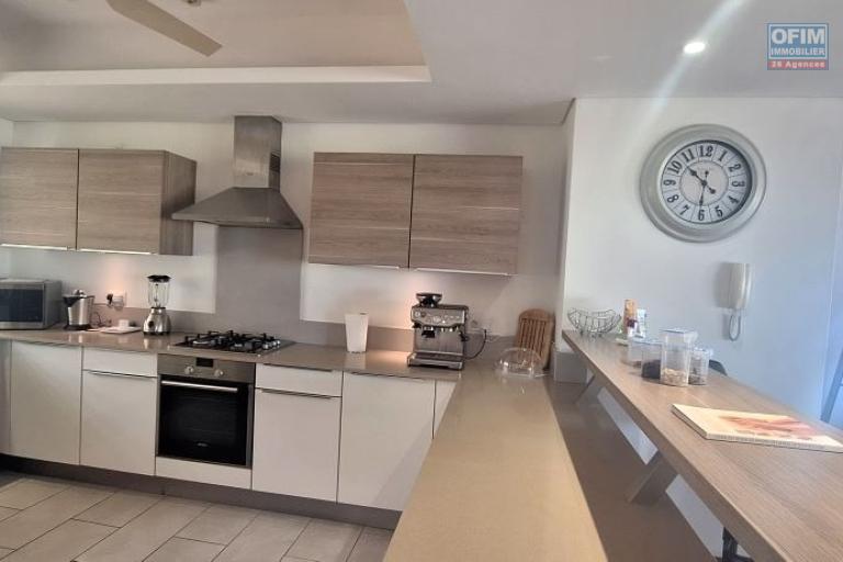 Accessible to foreigners Apartment TAMARIN - RIVIERE NOIRE - MORNE – photo 11 of 17 – Fitted open-plan kitchen