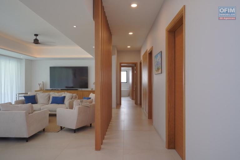 Accessible to foreigners Apartment MONT CHOISY - TROU AUX BICHES – photo 4 of 12 – Bright living area