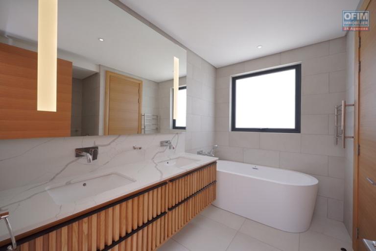 Accessible to foreigners Apartment MONT CHOISY - TROU AUX BICHES – photo 8 of 12 – Bathroom