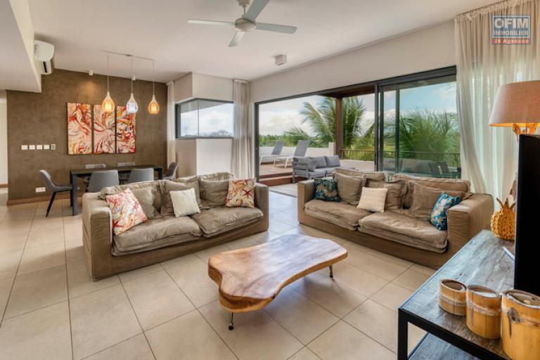 Accessible to foreigners Apartment MONT CHOISY - TROU AUX BICHES – photo 5 of 13 – Bright living area