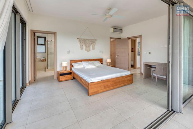 Accessible to foreigners Apartment MONT CHOISY - TROU AUX BICHES – photo 7 of 13 – Bright bedroom