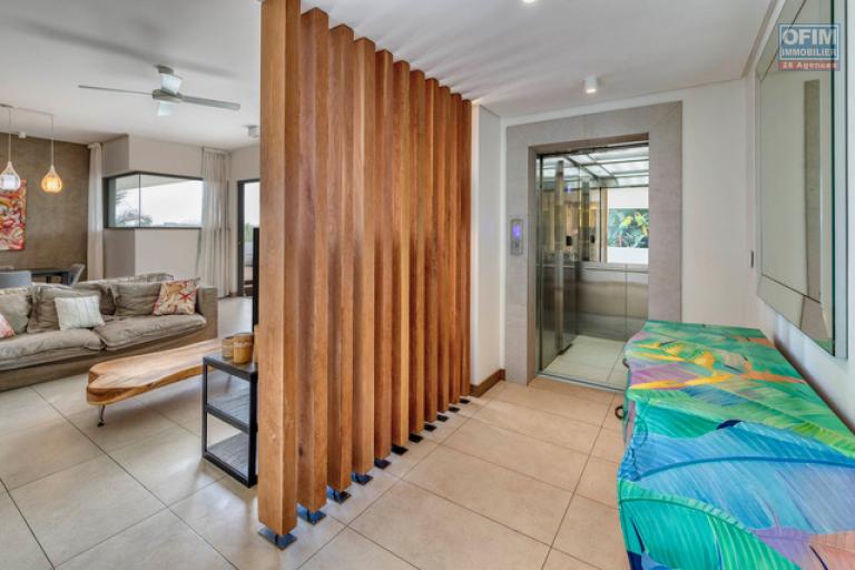 Accessible to foreigners Apartment MONT CHOISY - TROU AUX BICHES – photo 10 of 13 – Bright living area