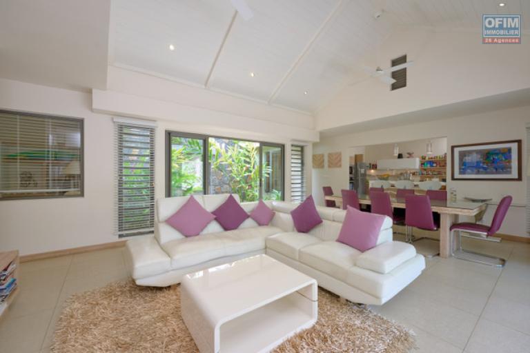 Accessible to foreigners House / Villa GRAND BAIE - PEREYBERE - POINTE AUX CANONNIERS – photo 3 of 15 – Bright living area